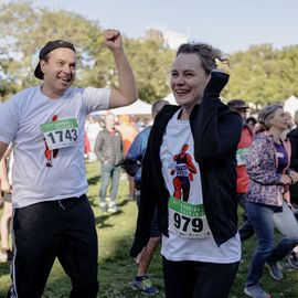 Avec près de 800 coureur·se·s et marcheur·se·s le matin et autant de jeunes et de familles l'après-midi, cette 34e édition a été de nouveau un événement sportif majeur à Villejuif et une journée de fête dans le parc des hautes-Bruyères baigné par le soleil d'automne !