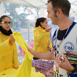 30e édition de la Corrida de Villejuif avec 2 courses adultes et 5 courses enfants.L'intégralité des photos des courses adultes sur https://t.co/T5aKXuC3KB