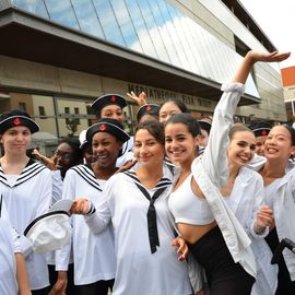 Des centaines de spectateurs massés devant la scène pour chanter avec Lisandro Cuxi, François Feldman etJoniece Jamison, danser avec le Staries Show ou applaudir le travail des musiciens et danseurs la MPT Gérard-Philipe et des Conservatoires.