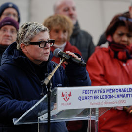 Vous étiez plusieurs centaines samedi 2 décembre à braver le froid pour célébrer la mémoire de ce quartier bientôt transformé : exposition, goûter, fanfare, projections géantes, et impressionnante traversée du quartier sur un fil tendu à 27m de haut![photos Alex Bonnemaison]