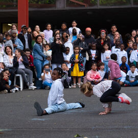 Retour sur les festivités du mois de juin où nous avons pu nous rendre pour vous ramener ces belles images : fêtes du groupe scolaire louis Pasteur, de la crèche Robert Lebon et du PRE à la MPT Jules Vallès et rencontre intergénérationnelle au gymnase Maurice Baquet. [Photos Sylvie Grima, Xiwen Wang, Lucile Cubin]