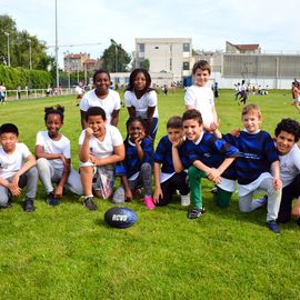 Depuis le début de l'année, 900 élèves de CE2 ont pu bénéficier de 6 à 8 séances d'initiation au rugby à l'école, organisées par la Ville et le Rugby Club du Val-de-Bièvre, en partenariat avec l'Education Nationale.