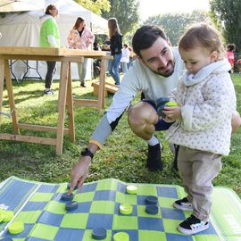 Une grande fête du sport avec près de 1500 coureur·se·s sur les 5/10km, courses jeunes et familles.Les vainqueurs des 10km ont battu le record de l'épreuve, avec la 8e meilleure performance mondiale chez les femmes!1700 euros ont été reversés à l’association Une maison au cœur de la vie, qui vient en aide aux familles dont les enfants sont hospitalisés à l’Institut Gustave-Roussy. Un grand merci aux 150 bénévoles, aux associations villejuifoises, et à tous les services de la ville.[Photos ©Anja Simonet / ©Raphaël Garnier]