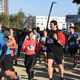 Une grande fête du sport avec près de 1500 coureur·se·s sur les 5/10km, courses jeunes et familles.Les vainqueurs des 10km ont battu le record de l'épreuve, avec la 8e meilleure performance mondiale chez les femmes!1700 euros ont été reversés à l’association Une maison au cœur de la vie, qui vient en aide aux familles dont les enfants sont hospitalisés à l’Institut Gustave-Roussy. Un grand merci aux 150 bénévoles, aux associations villejuifoises, et à tous les services de la ville.[Photos ©Anja Simonet / ©Raphaël Garnier]