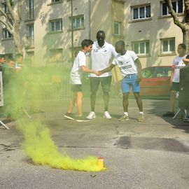 Samedi 22 juin, les Golden Blocks débarquaient à Villejuif avec 3 challenges d'athlétisme pour les jeunes de 8 à 16 ans: Sprint en duel / High Jump / Mile. Le tout entrecoupé d'animations Breakdance / BMX / Hip-Hop / DJ / Double Dutch...