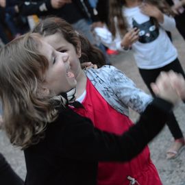 Des centaines de spectateurs massés devant la scène pour chanter avec Lisandro Cuxi, François Feldman etJoniece Jamison, danser avec le Staries Show ou applaudir le travail des musiciens et danseurs la MPT Gérard-Philipe et des Conservatoires.