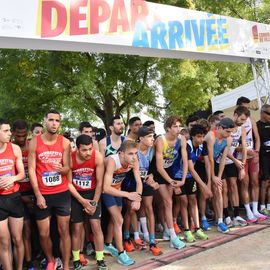 Une grande fête du sport avec près de 1500 coureur·se·s sur les 5/10km, courses jeunes et familles.Les vainqueurs des 10km ont battu le record de l'épreuve, avec la 8e meilleure performance mondiale chez les femmes!1700 euros ont été reversés à l’association Une maison au cœur de la vie, qui vient en aide aux familles dont les enfants sont hospitalisés à l’Institut Gustave-Roussy. Un grand merci aux 150 bénévoles, aux associations villejuifoises, et à tous les services de la ville.[Photos ©Anja Simonet / ©Raphaël Garnier]