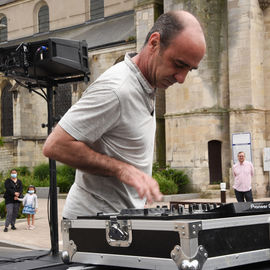 Un Villejui'fêtes spécial cette année, en raison des mesures sanitaires: une déambulation musicale avec un DJ dans tous les quartiers pour faire la fête depuis sa fenêtre ou son trottoir.