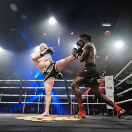 Déjà la 6e édition du Villejuif Boxing Show. Une soirée de qualité cette année encore avec des combats de haut niveau national et international en boxe anglaise et boxe pieds-poings. [photos Sylvie Grima / Lucile Cubin]