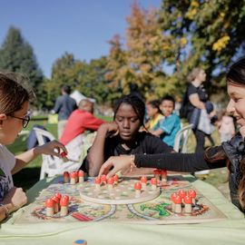 Avec près de 800 coureur·se·s et marcheur·se·s le matin et autant de jeunes et de familles l'après-midi, cette 34e édition a été de nouveau un événement sportif majeur à Villejuif et une journée de fête dans le parc des hautes-Bruyères baigné par le soleil d'automne !