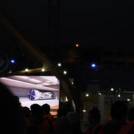 Des milliers de curieux se sont retrouvés autour du puits de la future gare pour découvrir les tunneliers et profiter des animations: ateliers, mise en lumière, spectacle pyrotechnique, live électro et gigot-bitume.