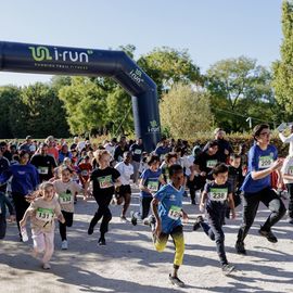 Avec près de 800 coureur·se·s et marcheur·se·s le matin et autant de jeunes et de familles l'après-midi, cette 34e édition a été de nouveau un événement sportif majeur à Villejuif et une journée de fête dans le parc des hautes-Bruyères baigné par le soleil d'automne !