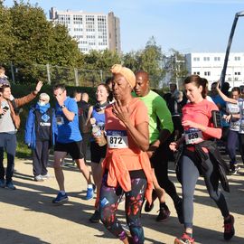 Une grande fête du sport avec près de 1500 coureur·se·s sur les 5/10km, courses jeunes et familles.Les vainqueurs des 10km ont battu le record de l'épreuve, avec la 8e meilleure performance mondiale chez les femmes!1700 euros ont été reversés à l’association Une maison au cœur de la vie, qui vient en aide aux familles dont les enfants sont hospitalisés à l’Institut Gustave-Roussy. Un grand merci aux 150 bénévoles, aux associations villejuifoises, et à tous les services de la ville.[Photos ©Anja Simonet / ©Raphaël Garnier]