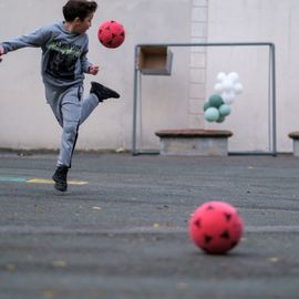 "Bien dans son corps, bien dans sa tête et bien dans sa Ville": autour de ces thématiques, du 14 au 19 novembre, Villejuif a mis en valeur le bien-être de l’enfant.De nombreuses activités étaient organisées dans toute la ville pour que les enfants puissent s’amuser, s’informer et partager un beau moment autour de leurs droits: ateliers, quizz, activités sportives, jeu de piste, chorale...