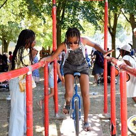 Le 1er village Villejuif respire 2022 s'est installé dans le parc des Hautes-Bruyères et dans la cité du Vercors, avec son lot d'animations et la fête du 13 juillet![Photos Lucile Cubin / Direction de la Communication]