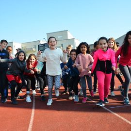 Toute la journée du 19 avril, le stade Louis Dolly a résonné des foulées et des cris d'encouragement des élèves d'élémentaire de Villejuif venus participer à la traditionnelle Course d'Endurance scolaire.