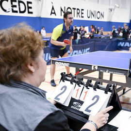 Les 20 et 21 avril, Villejuif accueillait pour la 1ère fois à la halle Collette Besson le Championnat de France de tennis de table FSGT. Cet évènement national a enregistré son record de participation, avec 66 équipes et 218 joueurs. [photos Lucile Cubin]