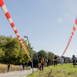 Avec près de 800 coureur·se·s et marcheur·se·s le matin et autant de jeunes et de familles l'après-midi, cette 34e édition a été de nouveau un événement sportif majeur à Villejuif et une journée de fête dans le parc des hautes-Bruyères baigné par le soleil d'automne !