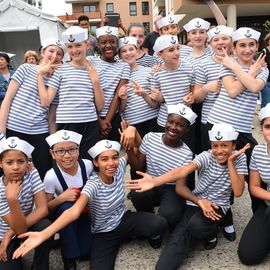 Des centaines de spectateurs massés devant la scène pour chanter avec Lisandro Cuxi, François Feldman etJoniece Jamison, danser avec le Staries Show ou applaudir le travail des musiciens et danseurs la MPT Gérard-Philipe et des Conservatoires.