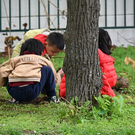 Retour en images sur ces 2 semaines de vacances de printemps, avec notamment la chasse aux œufs du Secours populaire et celle des accueils de loisirs à la ferme urbaine, le Mois des cuisines du Monde et les activités jardinage, bricolage, cirque... dans les MPT. [Photos Direction de la Communication / Lucile Cubin / Xiwen Wang]