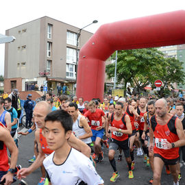 30e édition de la Corrida de Villejuif avec 2 courses adultes et 5 courses enfants.L'intégralité des photos des courses adultes sur https://t.co/T5aKXuC3KB