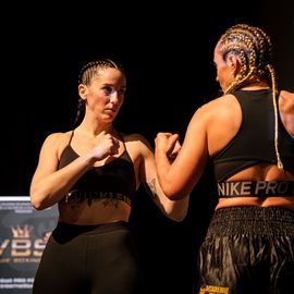 Une 4e édition du VBS qui met à l'honneur les femmes avec 3 combats féminin en boxe anglaise et pieds-poings.[Photos Lucile Cubin - Alex Bonnemaison - Sylvie Grima - Direction de la Communication]