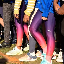 Dimanche 13 novembre, l'ASFI Villejuif Athlétisme organisait son 1er cross à destination des jeunes, au Parc Départemental des Hautes Bruyères. Pour cet évènement sportif, 17 clubs ont fait le déplacement avec plus de 500 athlètes âgé·e·s de 6 à 14 ans (catégorie Eveils à Minimes) ! [Photos Lucile Cubin]