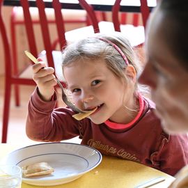 Pendant les vacances de printemps, les petits Villejuifois ont pu profiter de séjour au grand air: Nature et vie médiévale en Bourgogne pour les 6-11 ans et Nature et ferme en Seine-et-Marne pour les 4-6 ans.[photos Anja Simonet / Xiwen Wang]