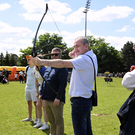 Dimanche 23 juin, d'abord au stade Louis Dolly à l'occasion de l'inauguration des nouvelles installations, puis en centre-ville, Villejuif célébrait le sport et les Jeux olympiques et paralympiques, avec de nombreuses animations, spectacles, démonstration, initiations... [photos Lucile Cubin / Xiwen Wang]