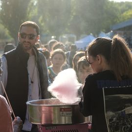 Une grande fête du sport avec près de 1500 coureur·se·s sur les 5/10km, courses jeunes et familles.Les vainqueurs des 10km ont battu le record de l'épreuve, avec la 8e meilleure performance mondiale chez les femmes!1700 euros ont été reversés à l’association Une maison au cœur de la vie, qui vient en aide aux familles dont les enfants sont hospitalisés à l’Institut Gustave-Roussy. Un grand merci aux 150 bénévoles, aux associations villejuifoises, et à tous les services de la ville.[Photos ©Anja Simonet / ©Raphaël Garnier]