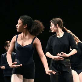 Retour en images sur la journée du 12 mars, avec l'atelier et sa restitution par les élèves du Conservatoire, suivi du spectacle "Une simple déclinaison de l’instant", de la Cie Les têtes penchées.[photos Anja Simonet]