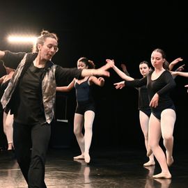 Retour en images sur la journée du 12 mars, avec l'atelier et sa restitution par les élèves du Conservatoire, suivi du spectacle "Une simple déclinaison de l’instant", de la Cie Les têtes penchées.[photos Anja Simonet]