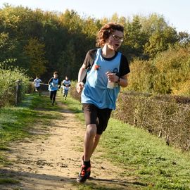 Dimanche 13 novembre, l'ASFI Villejuif Athlétisme organisait son 1er cross à destination des jeunes, au Parc Départemental des Hautes Bruyères. Pour cet évènement sportif, 17 clubs ont fait le déplacement avec plus de 500 athlètes âgé·e·s de 6 à 14 ans (catégorie Eveils à Minimes) ! [Photos Lucile Cubin]