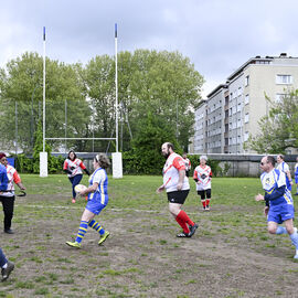 La section Rugby Santé du RCVB accueillait le tournoi annuel organisé par la Ligue Ile de France de Rugby. Au delà du tournoi sportif, c'était toute une journée de découverte et de sensibilisation avec des ateliers, une exposition, des échanges avec des professionnels de la santé et associations (La Niaque L'Asso, Jean Hin, l'association AFA, Soeur d'encre...). [photos Lucile Cubin]