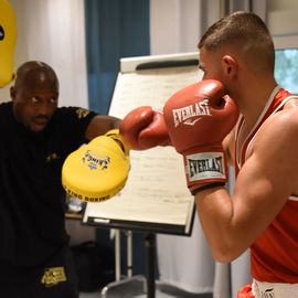 Revivez en images cette 3e édition du prestigieux gala de boxe, du ring aux coulisses.