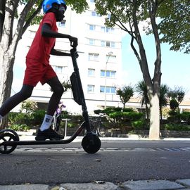 A pied, à vélo, en trottinette, en roller ou en poussette... ce dimanche 18 septembre, la Journée sans voiture a permis aux Villejuifois et Villejuifoises de tous âges de profiter des rues du centre-ville en toute sécurité et sérénité.[Photos Anja Simonet]