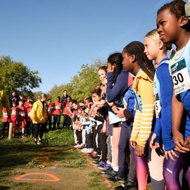 Dimanche 13 novembre, l'ASFI Villejuif Athlétisme organisait son 1er cross à destination des jeunes, au Parc Départemental des Hautes Bruyères. Pour cet évènement sportif, 17 clubs ont fait le déplacement avec plus de 500 athlètes âgé·e·s de 6 à 14 ans (catégorie Eveils à Minimes) ! [Photos Lucile Cubin]