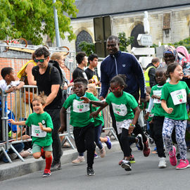 Un plateau élite relevé sur le 10km couru en moins de 29mn, de nombreux coureurs et marcheurs amateurs sur le 10, le 5 et le Run'N'Bike, et la relève déjà assurée avec les courses des jeunes l'après-midi!