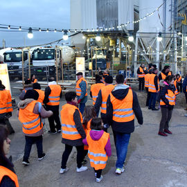 Des milliers de curieux se sont retrouvés autour du puits de la future gare pour découvrir les tunneliers et profiter des animations: ateliers, mise en lumière, spectacle pyrotechnique, live électro et gigot-bitume.