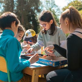 Pendant les vacances de printemps, les petits Villejuifois ont pu profiter de séjour au grand air: Nature et vie médiévale en Bourgogne pour les 6-11 ans et Nature et ferme en Seine-et-Marne pour les 4-6 ans.[photos Anja Simonet / Xiwen Wang]