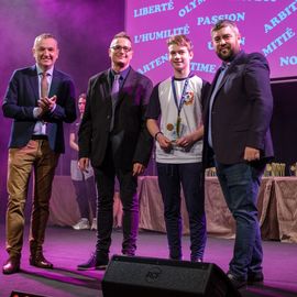 Plus de 350 acteurs du mouvement sportif étaient présents lors de l’évènement en leur honneur le samedi 7 janvier.Félicitations aux médaillés pour leurs performances, aux indispensables bénévoles pour leur dévouement quotidien et aux agents du service public communal qui permettent la pratique sportive.