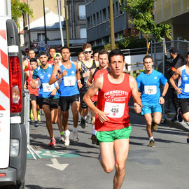 Un plateau élite relevé sur le 10km couru en moins de 29mn, de nombreux coureurs et marcheurs amateurs sur le 10, le 5 et le Run'N'Bike, et la relève déjà assurée avec les courses des jeunes l'après-midi!