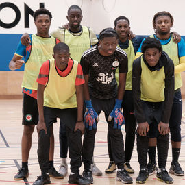 Le tournoi solidaire de Noël au profit des associations 94e Rue, Binkadi-so et Yacine Adli a encore été un franc succès cette année. Sur 3 jours, près de 1130 jeunes de 10 à 25 ont pu s'affronter sur le terrain de la halle Colette-Besson. Les matchs furent intenses mais le fair-play était aussi mis en valeur puisque des trophées ont été attribués aux joueurs et aux équipes représentant le plus les valeurs du sport![photos Sylvie Grima / Xiwen Wang]