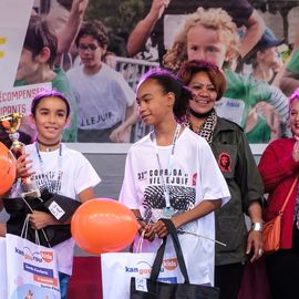 Une grande fête du sport avec près de 1500 coureur·se·s sur les 5/10km, courses jeunes et familles.Les vainqueurs des 10km ont battu le record de l'épreuve, avec la 8e meilleure performance mondiale chez les femmes!1700 euros ont été reversés à l’association Une maison au cœur de la vie, qui vient en aide aux familles dont les enfants sont hospitalisés à l’Institut Gustave-Roussy. Un grand merci aux 150 bénévoles, aux associations villejuifoises, et à tous les services de la ville.[Photos ©Anja Simonet / ©Raphaël Garnier]