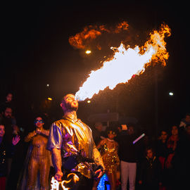 Retour en images sur le Marché de Noël en centre-ville samedi et dimanche, avec ses nombreuses animations organisées par la Ville et l'association Les commerçants de Villejuif: fanfares, Père Noël, cracheurs de feu, spectacle lumineux...[photos Xiwen Wang / Direction de la communication]