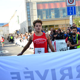 Un plateau élite relevé sur le 10km couru en moins de 29mn, de nombreux coureurs et marcheurs amateurs sur le 10, le 5 et le Run'N'Bike, et la relève déjà assurée avec les courses des jeunes l'après-midi!