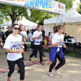 Une grande fête du sport avec près de 1500 coureur·se·s sur les 5/10km, courses jeunes et familles.Les vainqueurs des 10km ont battu le record de l'épreuve, avec la 8e meilleure performance mondiale chez les femmes!1700 euros ont été reversés à l’association Une maison au cœur de la vie, qui vient en aide aux familles dont les enfants sont hospitalisés à l’Institut Gustave-Roussy. Un grand merci aux 150 bénévoles, aux associations villejuifoises, et à tous les services de la ville.[Photos ©Anja Simonet / ©Raphaël Garnier]