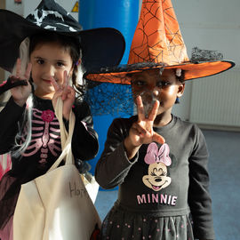 Petits monstres, savants fous, sorcières ou artistes en herbe s'en sont donnés à coeur joie pendant ces vacances d'automne. Entre ateliers, spectacles, bal, pas le temps s'ennuyer...