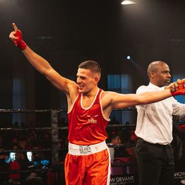 Revivez en images cette 3e édition du prestigieux gala de boxe, du ring aux coulisses.