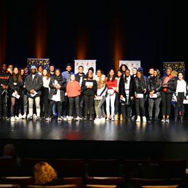 Les jeunes Villejuifois se sont rendus nombreux à cette soirée en leur honneur, pour récompenser leur réussite aux examens de tous niveaux (Bac, BEP, Master...) au cours de l'année 2018, et ponctuée d'une grande tombola et du concert de Nessryne.